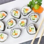 como-fazer-sushi-de-salmao-em-casa