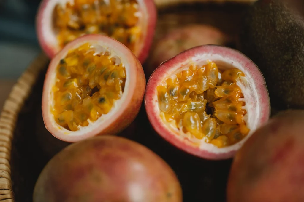 Conheça os benefícios do suco de maracujá com casca para a saúde!