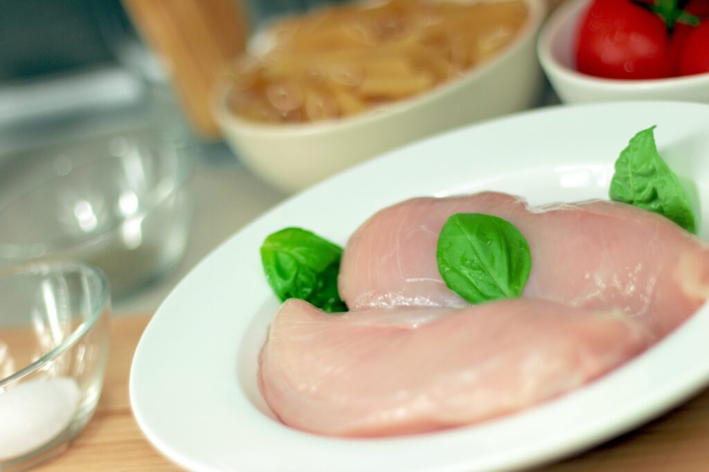 Frango não deve ser lavado, Foto: Pexels.