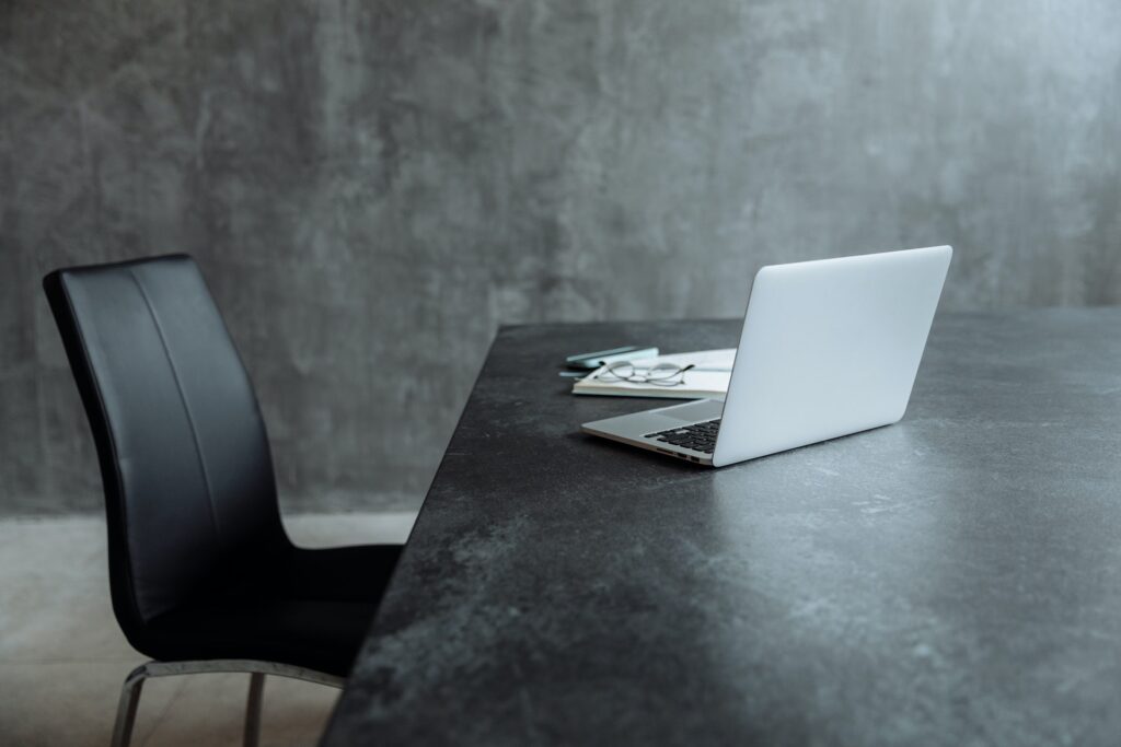 Como limpar cadeira de escritório, Foto: Pexels.