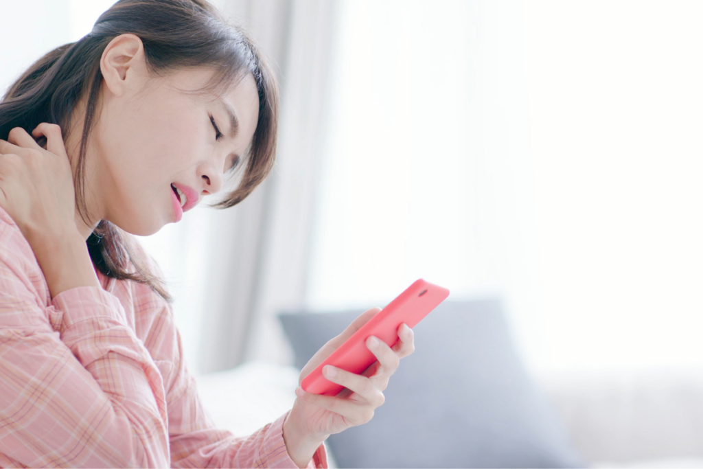 Saiba quais são os problemas ortopédicos que podem ser causados pelo celular