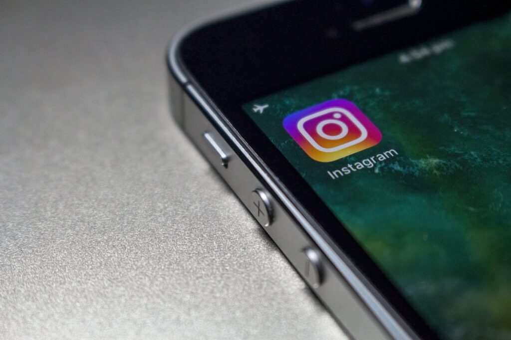 É possível ver quem salvou sua foto no Instagram