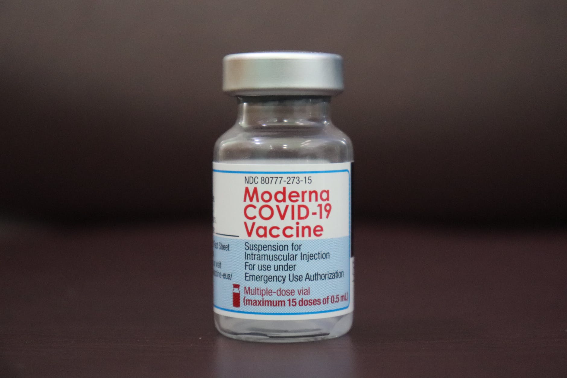 Moderna deve lançar mais 2 vacinas em breve, e 1 delas deve ser contra o resfriado comum