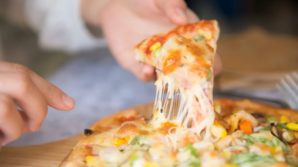 Pizza de pão de forma no forno e na airfryer