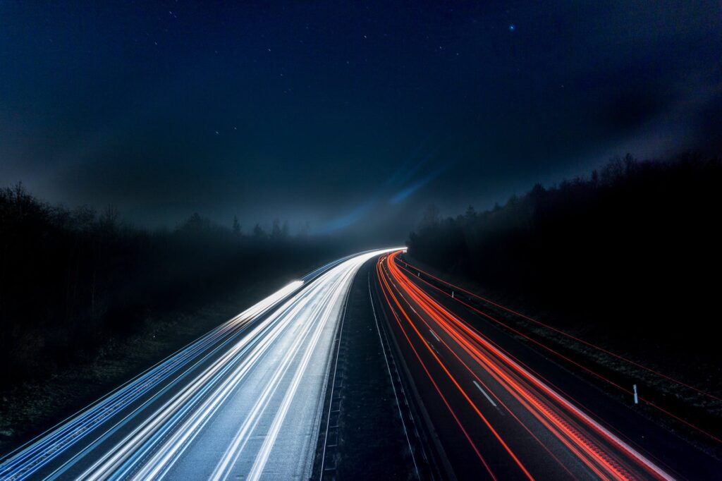 Pode atingir velocidade mais rápida que a da luz