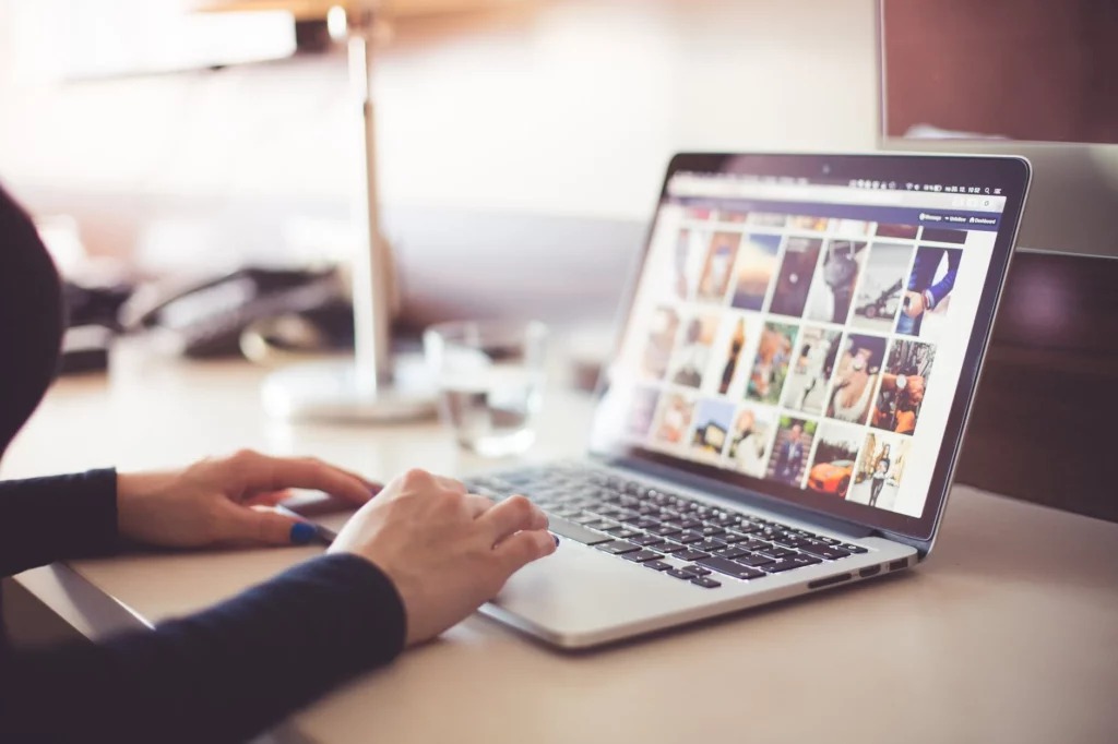 Quanto tempo os brasileiros passam na internet