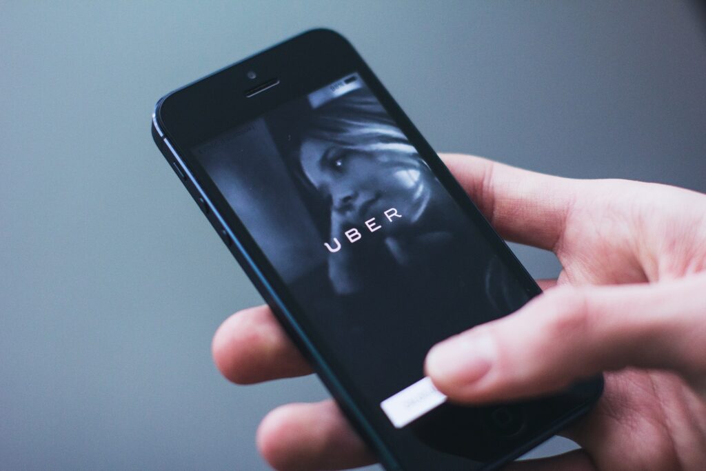 Parceria táxi e Uber, Foto: Pexels.