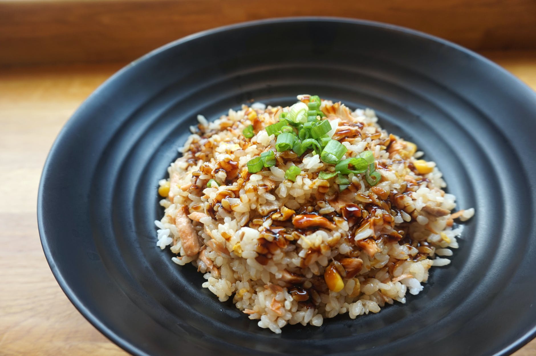 Confira uma receita deliciosa para aproveitar aquela sobra de arroz!