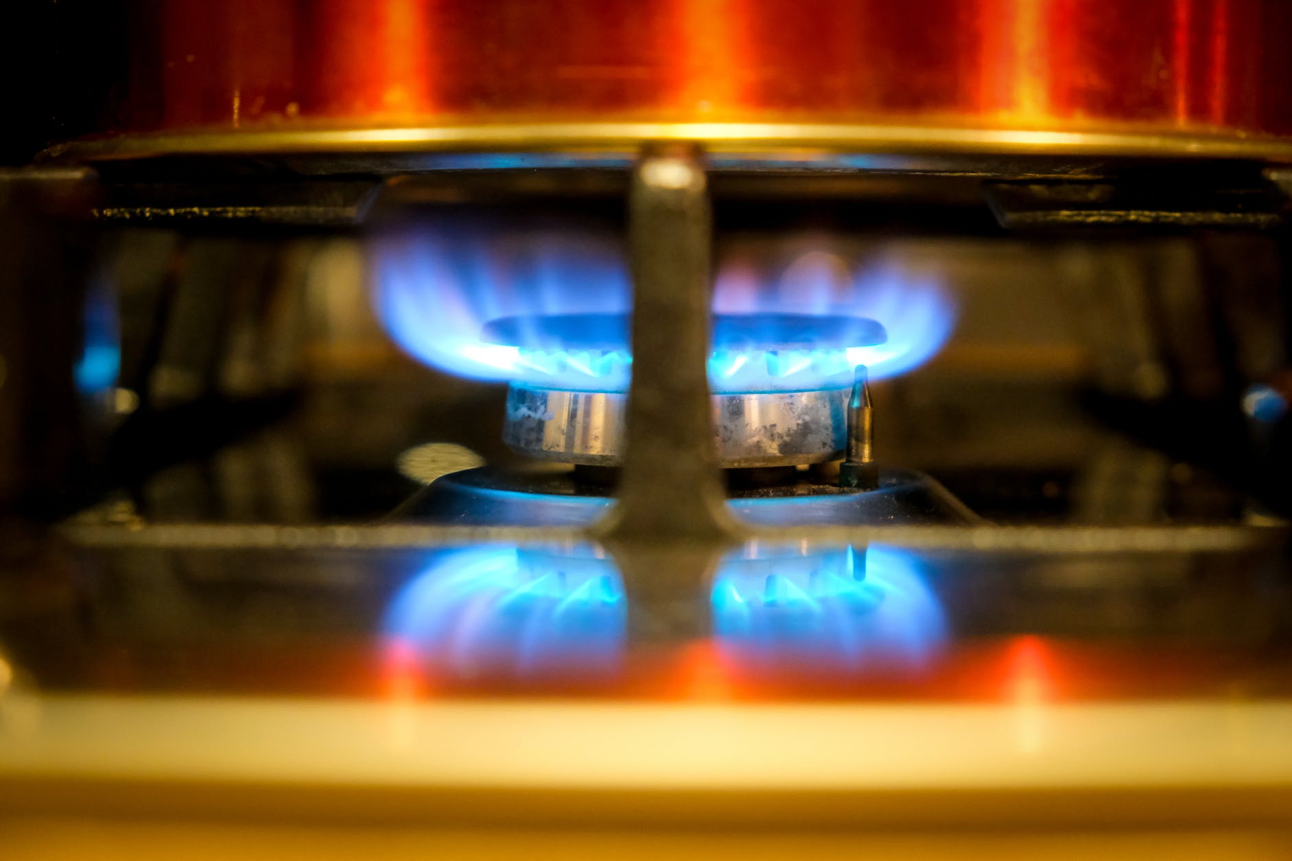 Gás de cozinha já está custando 10% do salário mínimo!