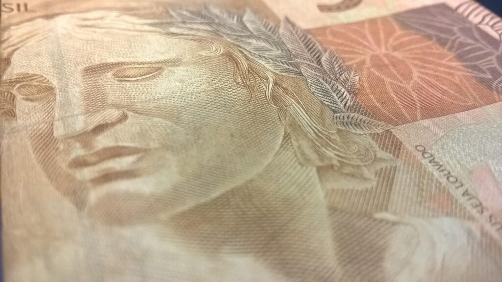 Câmara aprova auxílio permanente no valor de R$ 400,00