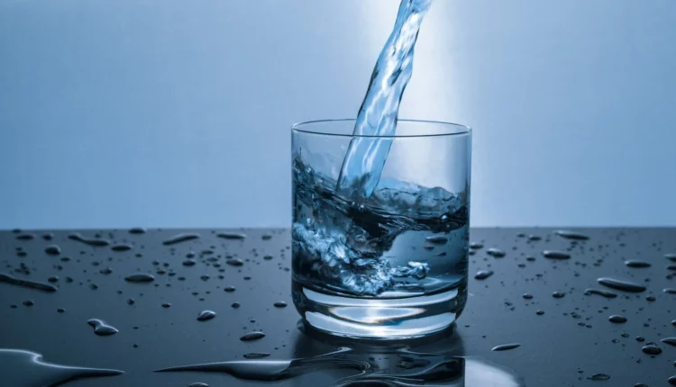 Água contaminada por produtos químicos e radioativos
