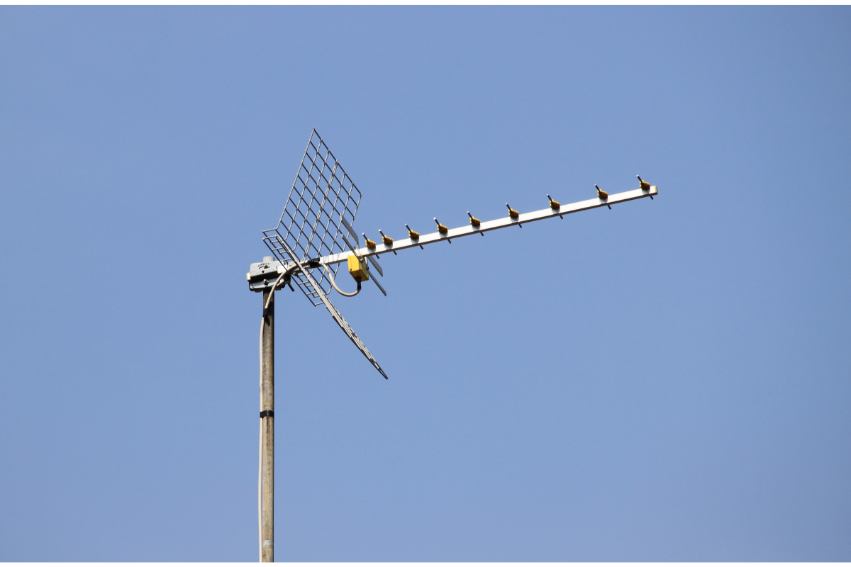 Entenda como inscritos no CadÚnico poderão receber kit antena