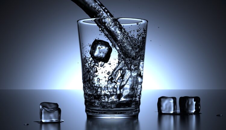 Confira quantos litros de água deve ser bebido por dia