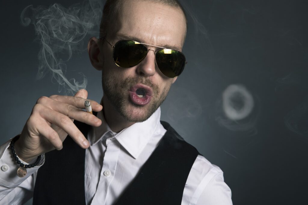 Elimine o odor de cigarro das suas roupas (04/05)