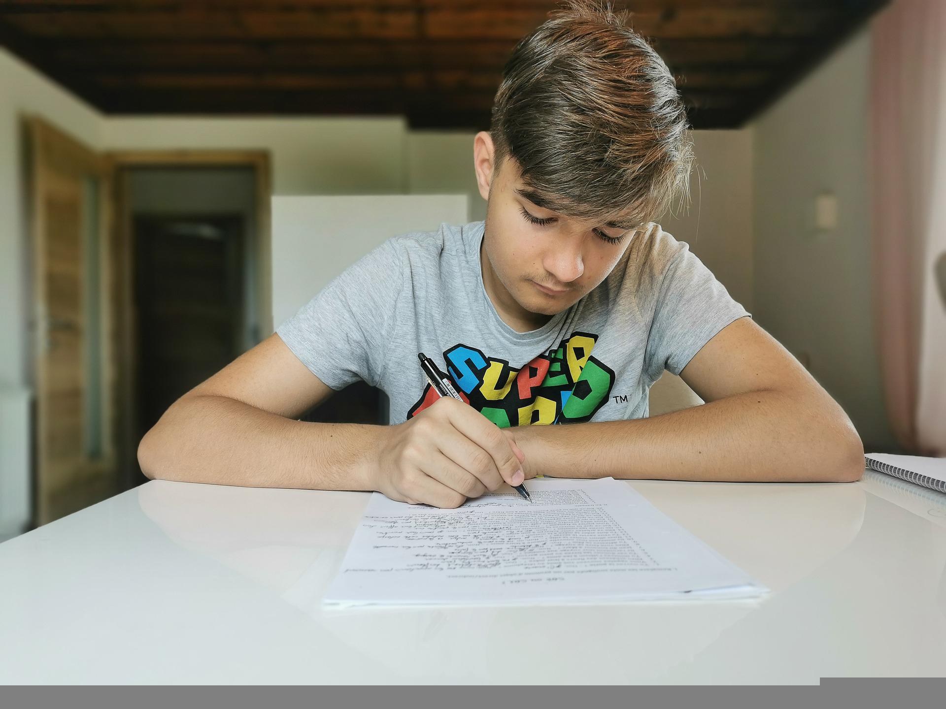 Homeschooling é permitido no Brasil? Saiba o que diz a legislação