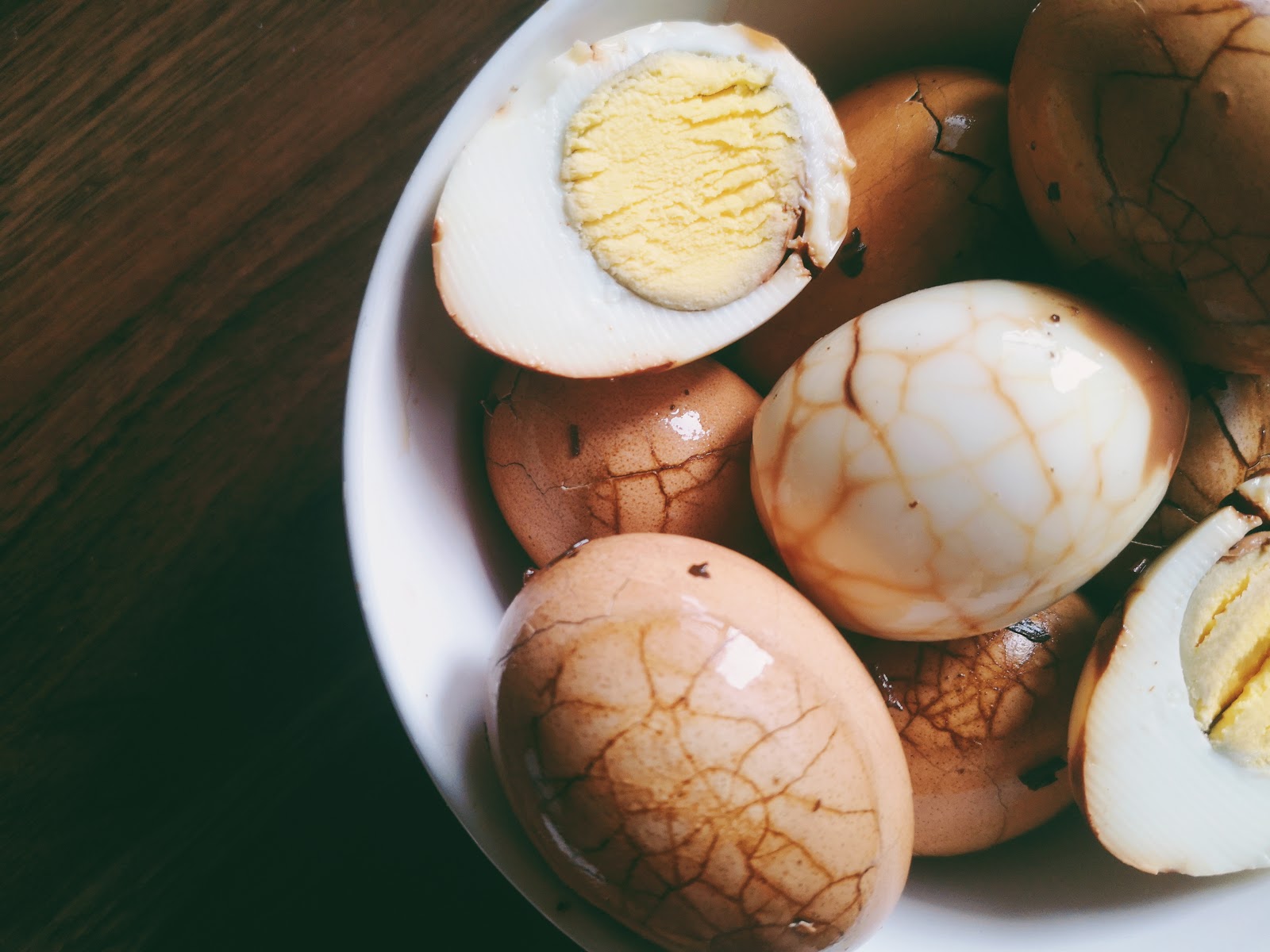 Ovos marinados em chá: Conheça essa nova tendência da Ásia
