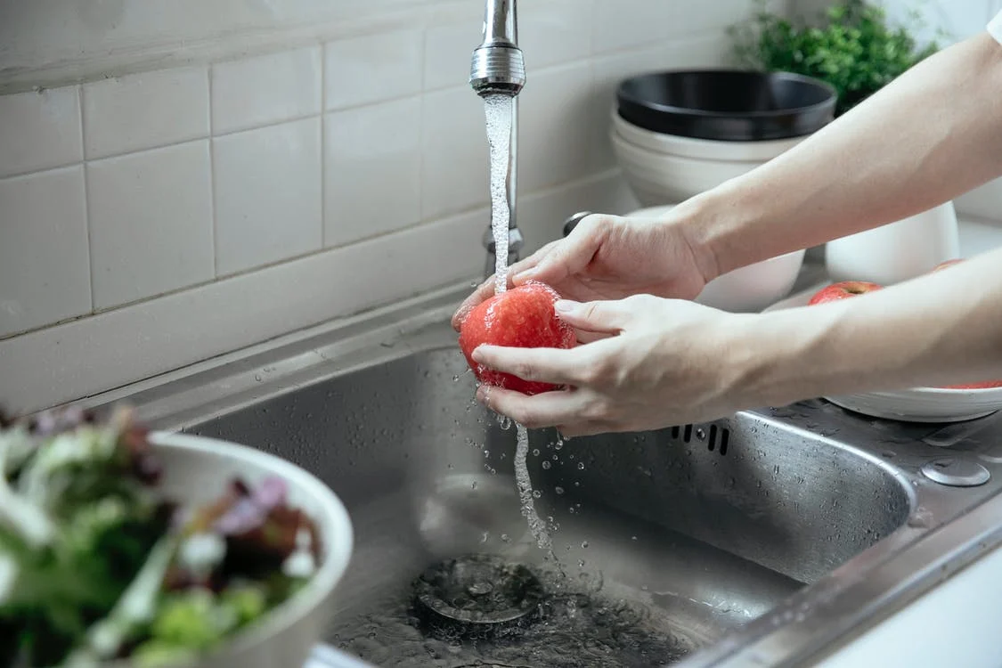 Como higienizar os alimentos e evitar contaminação