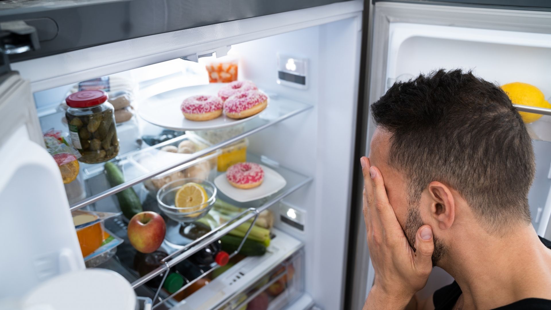 eliminar o mau cheiro na geladeira