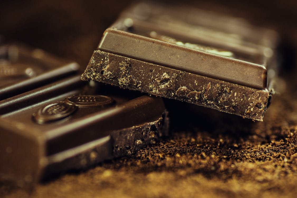 o que acontece se você comer chocolate velho