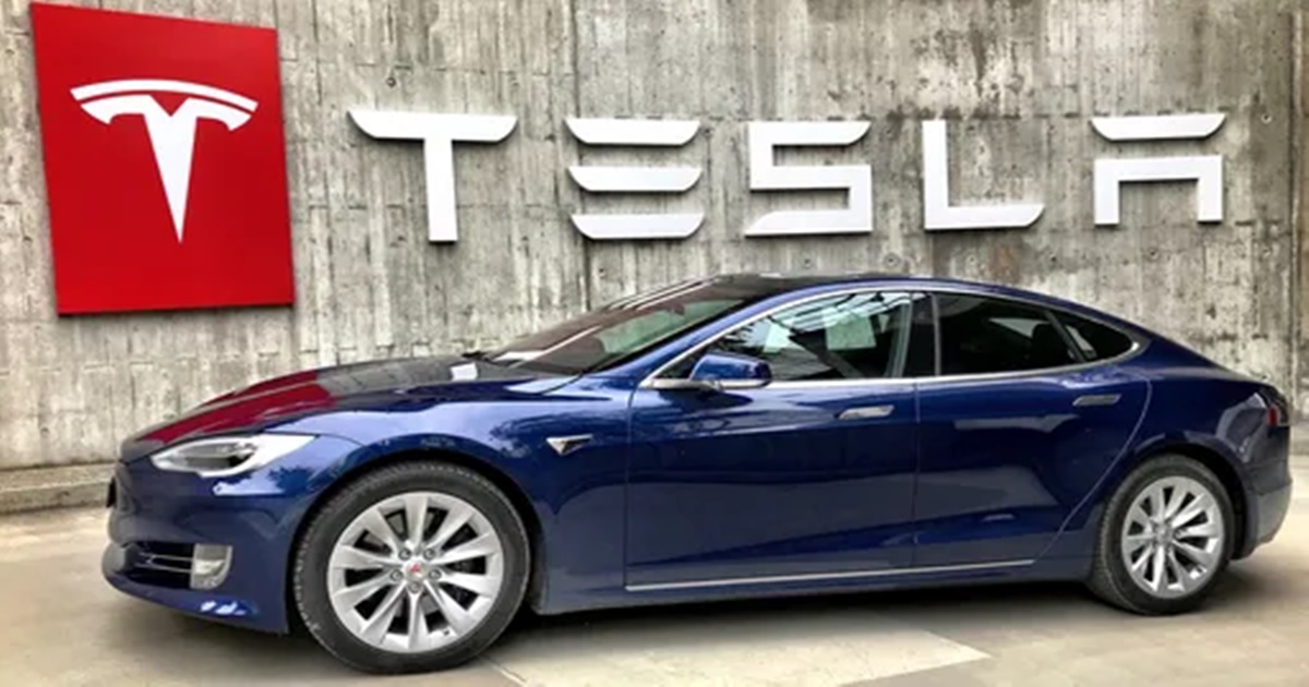 Tesla retira más de un millón de autos en China
