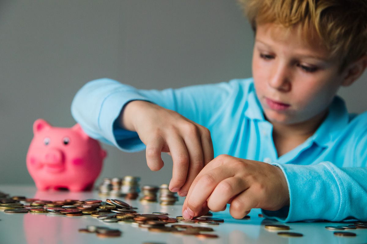 Educação financeira para crianças: saiba o que é e como colocá-la em prática