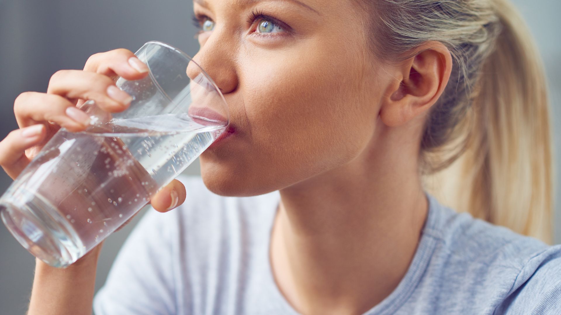 Descubra como beber a quantidade certa de água todos os dias pode mudar sua vida