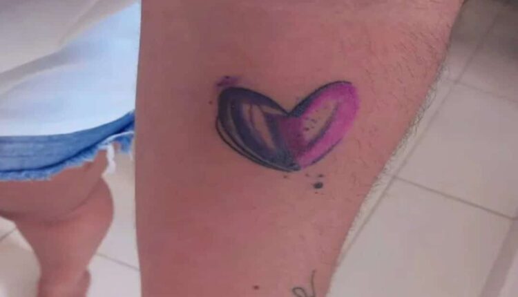 Cliente do Nubank faz tatuagem para homenagear o roxinho