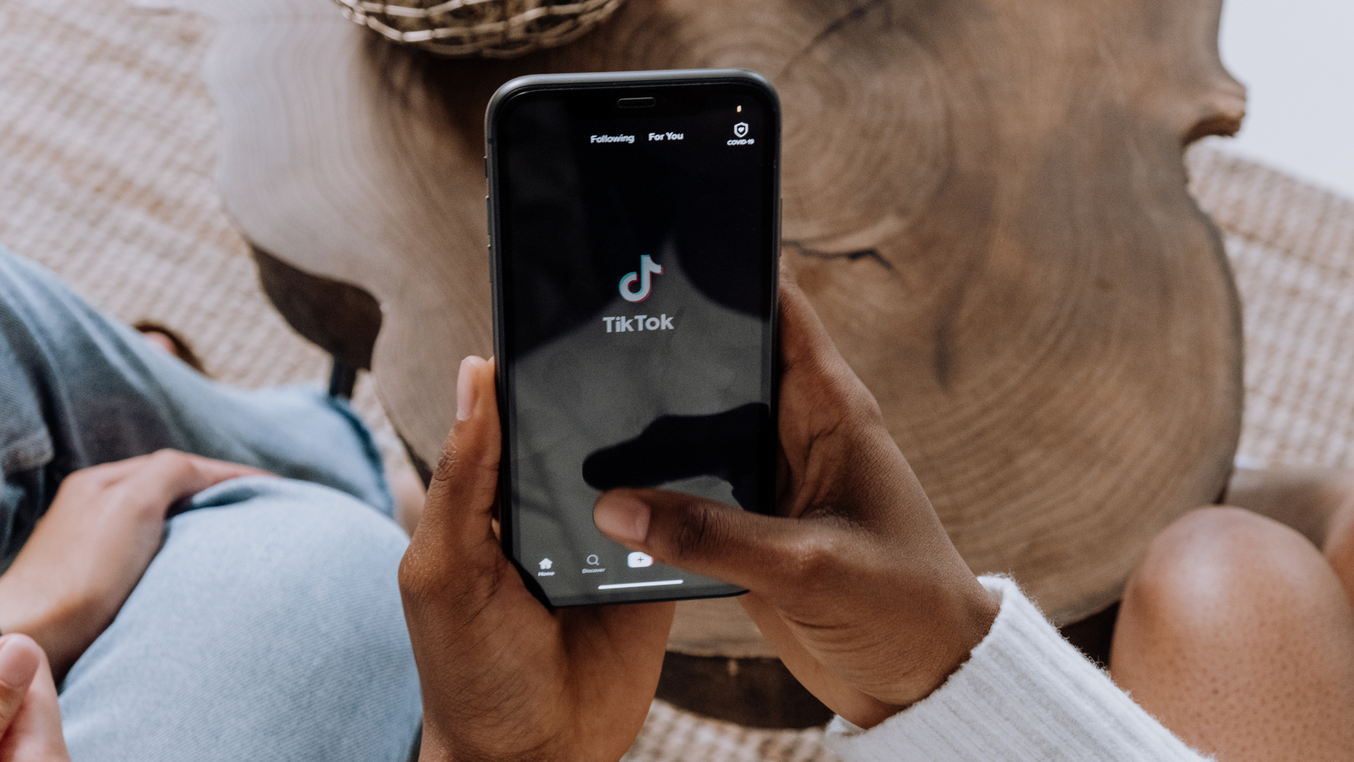 TikTok sabe tudo que você registra no app, inclusive senhas e cartão de crédito