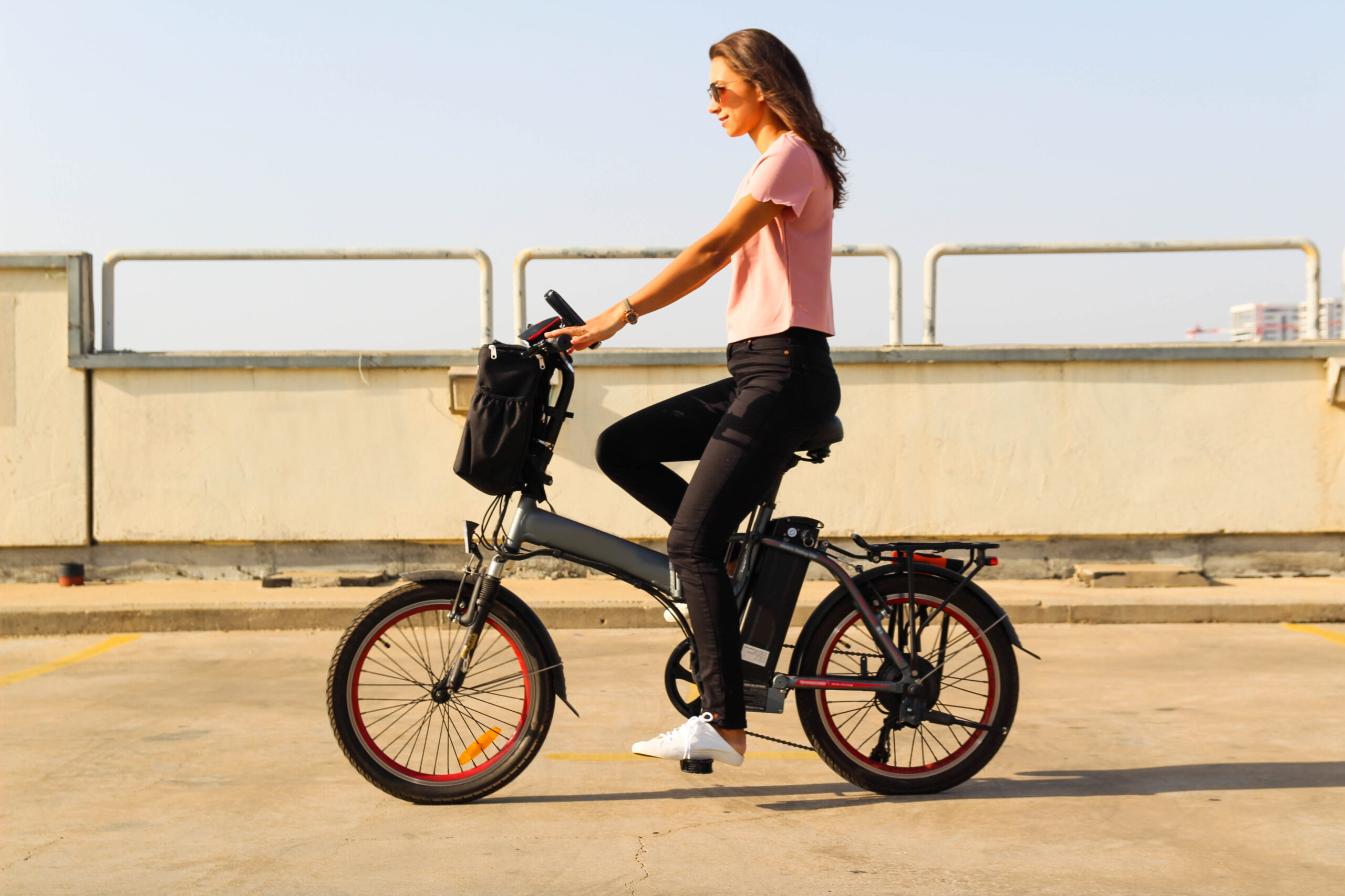 É necessário emitir CNH para pilotar bicicletas elétricas na cidade?