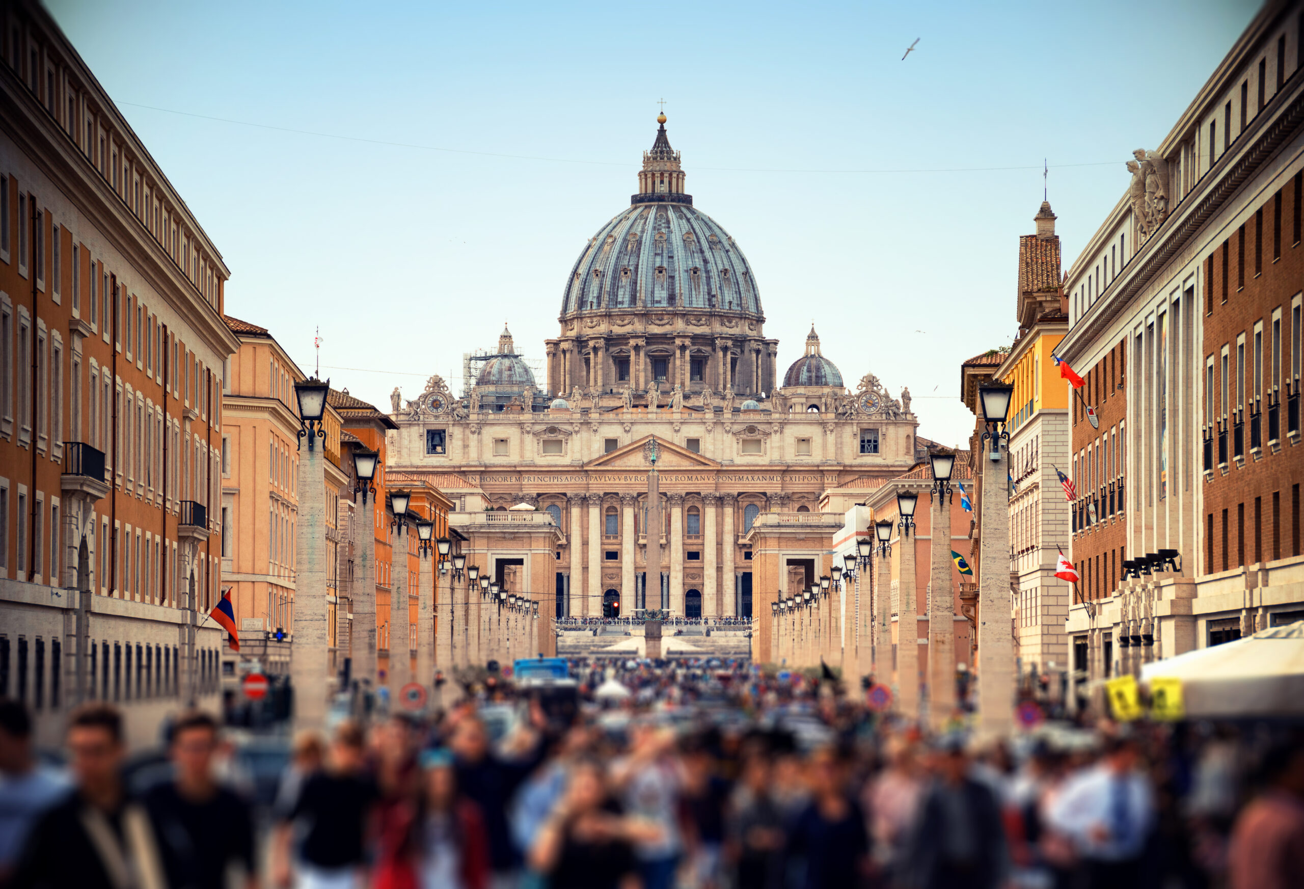 Turista tenta escapar após quebrar estátua no Vaticano