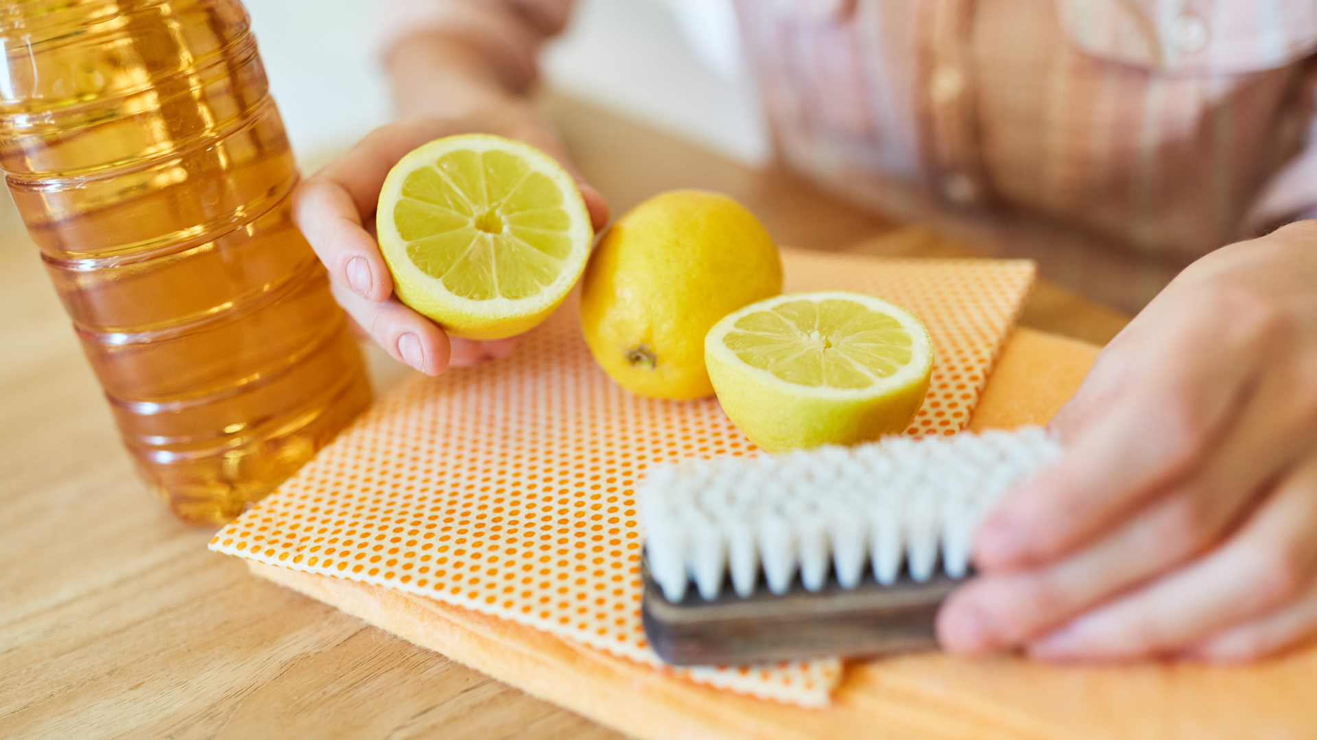 Formas de usar limão na limpeza de casa