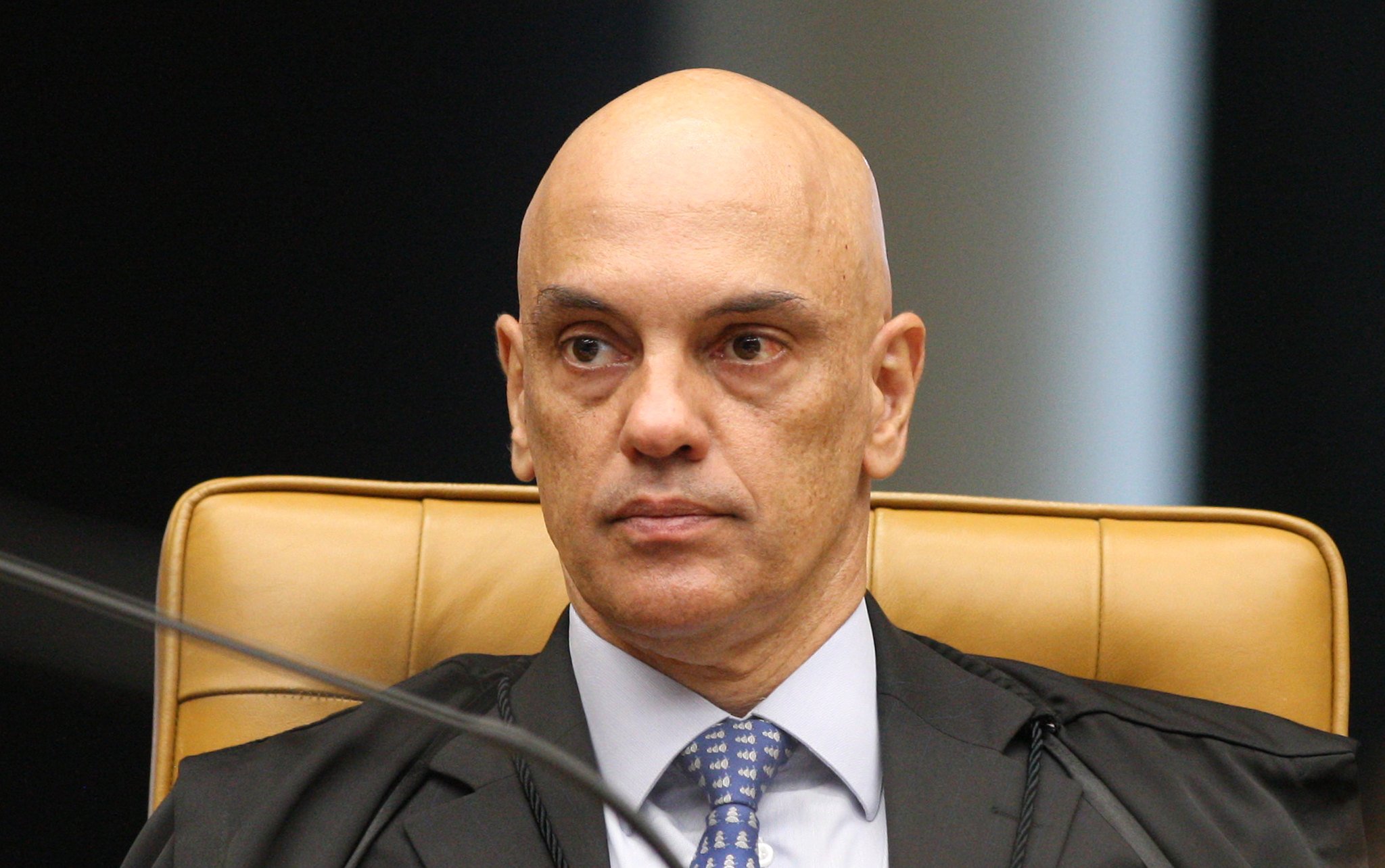 Alexandre Moraes ordena bloqueio de contas de cidadãos brasileiros