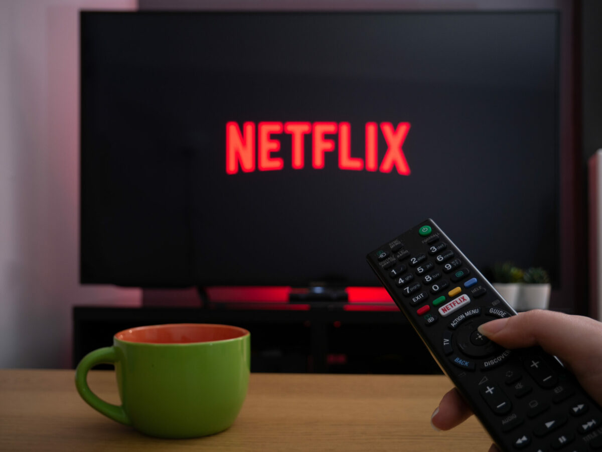 Prepare o bolso: Netflix passará a cobrar taxa por 'empréstimo' de senha em 2023