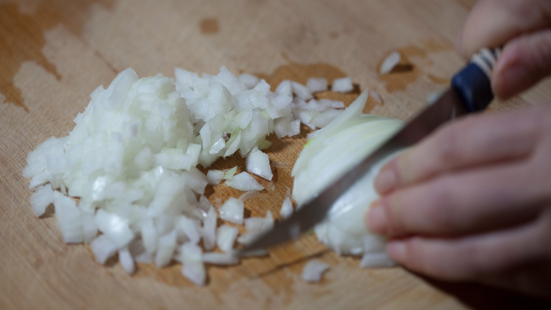 Como cortar cebola sem chorar