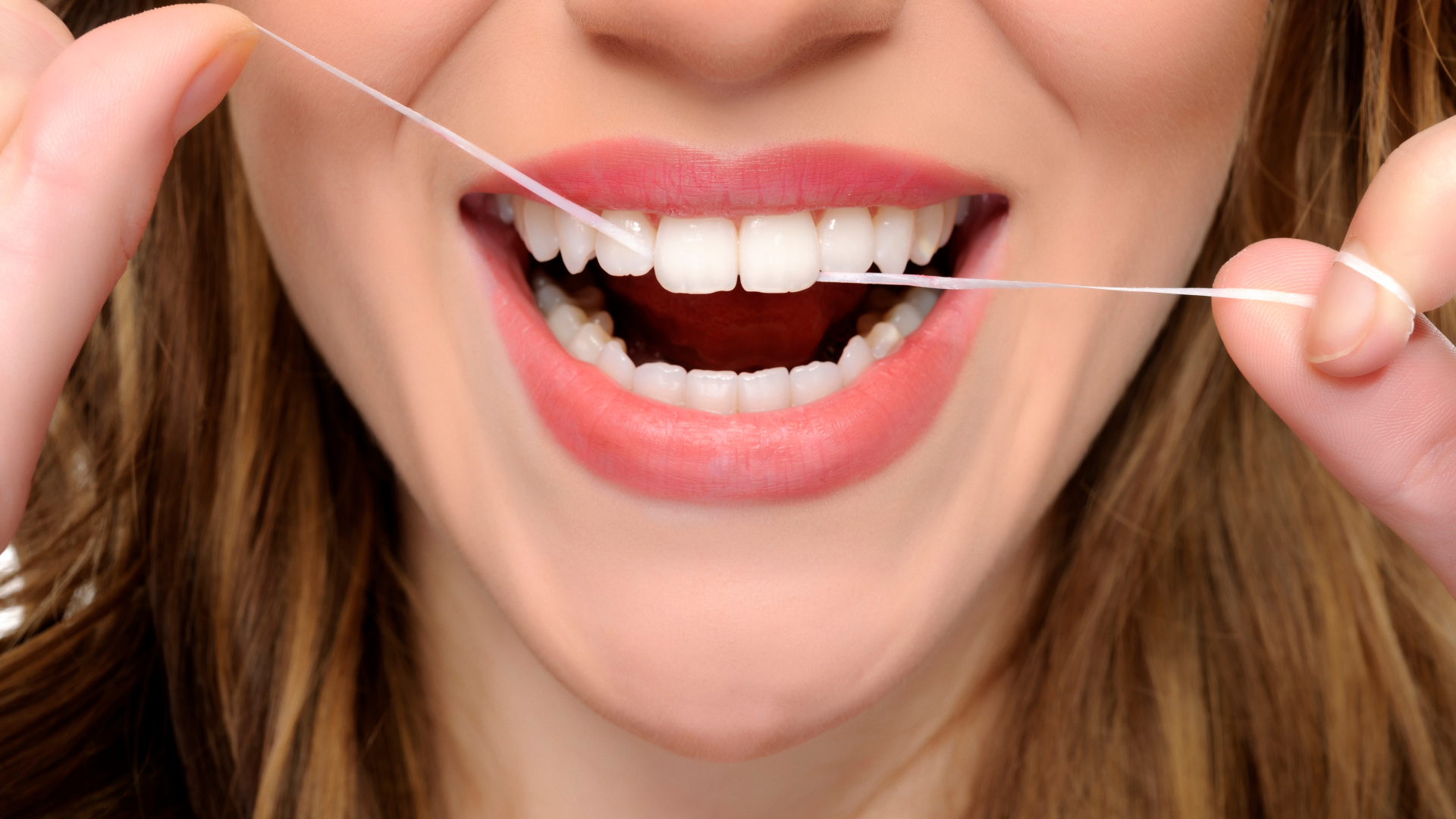 Como usar o fio dental