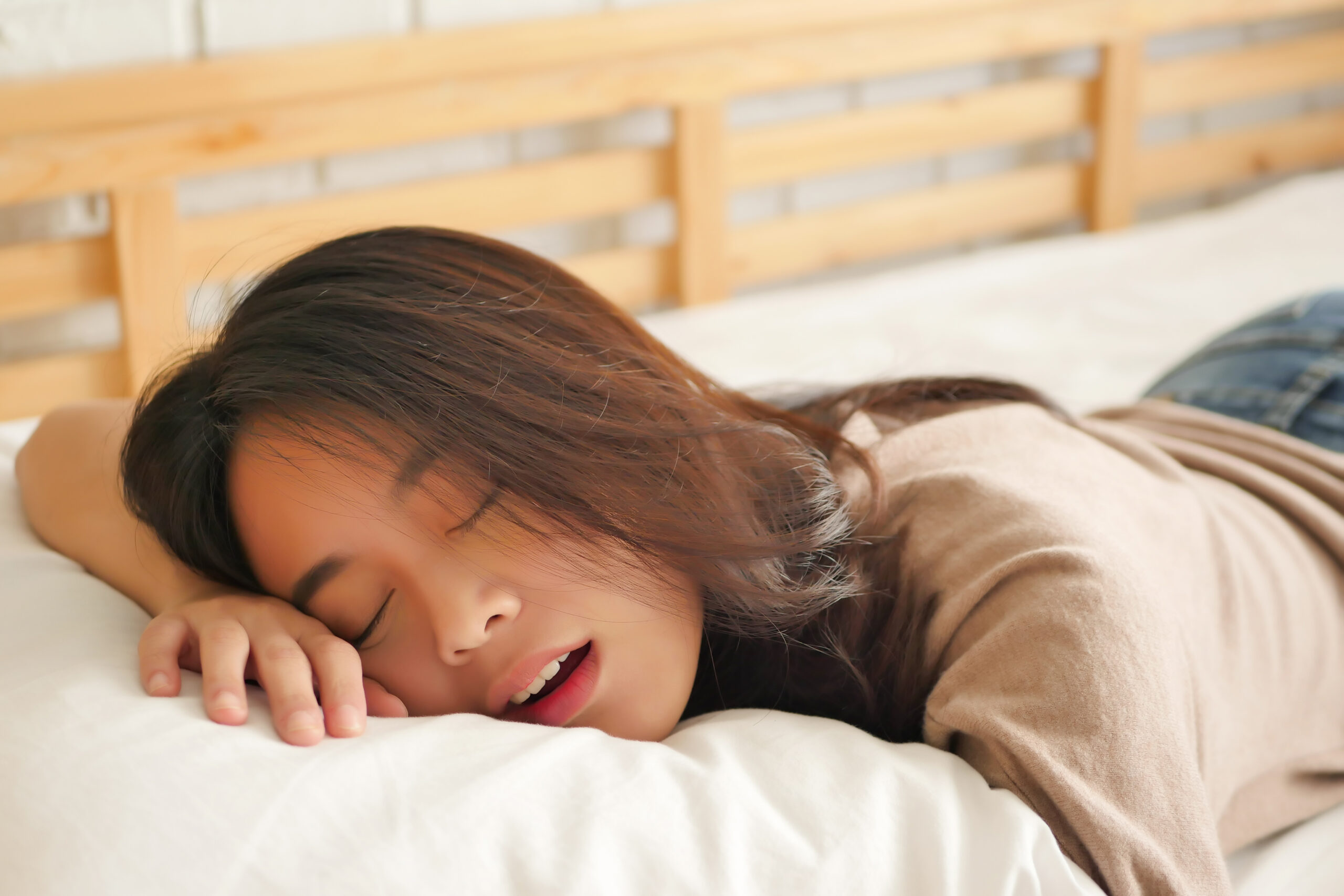 Bela adormecida: doença rara faz jovem dormir 20 horas seguidas todos os dias