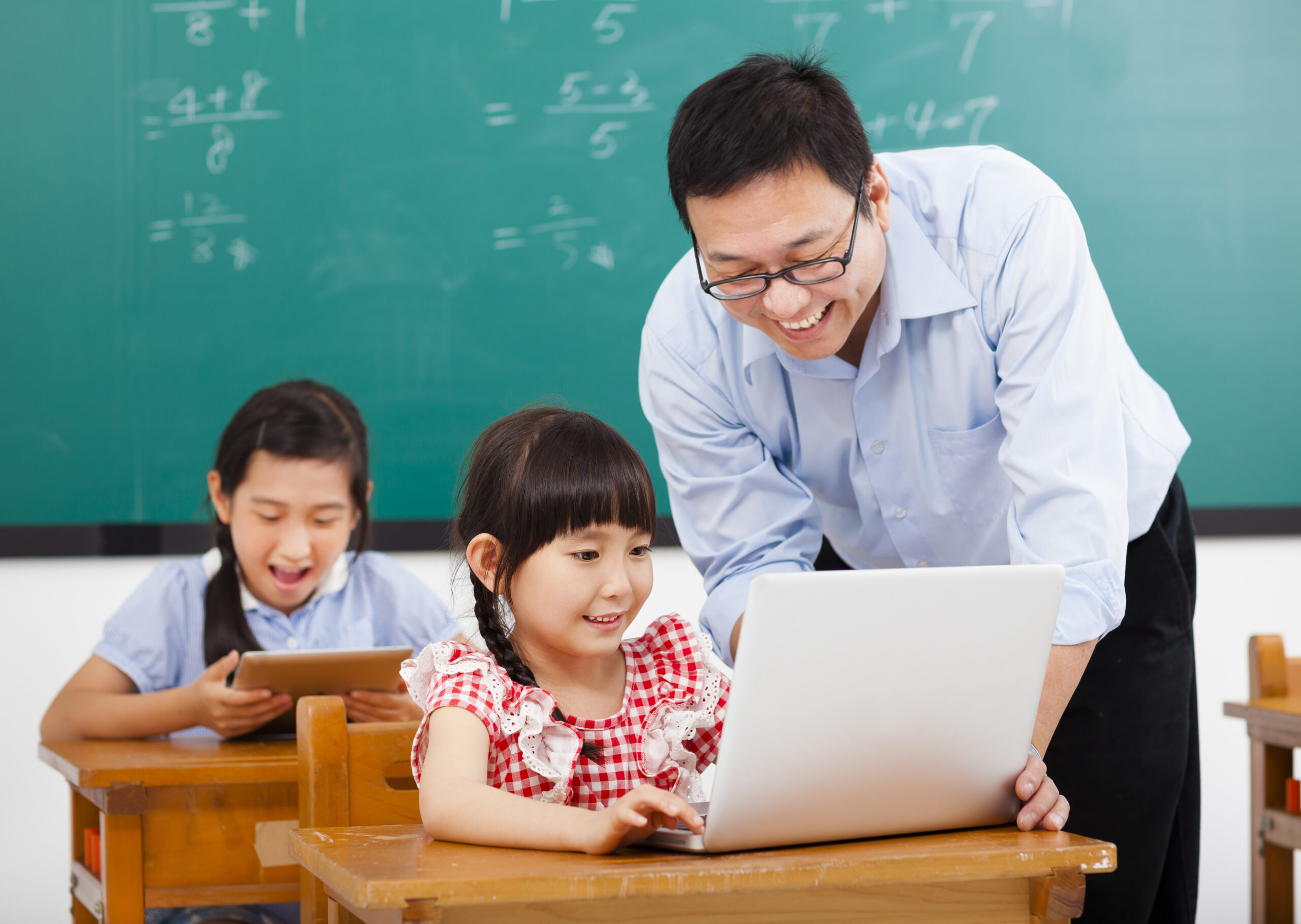 ¡Japón se sorprende al permitir el uso de inteligencia artificial en las escuelas!