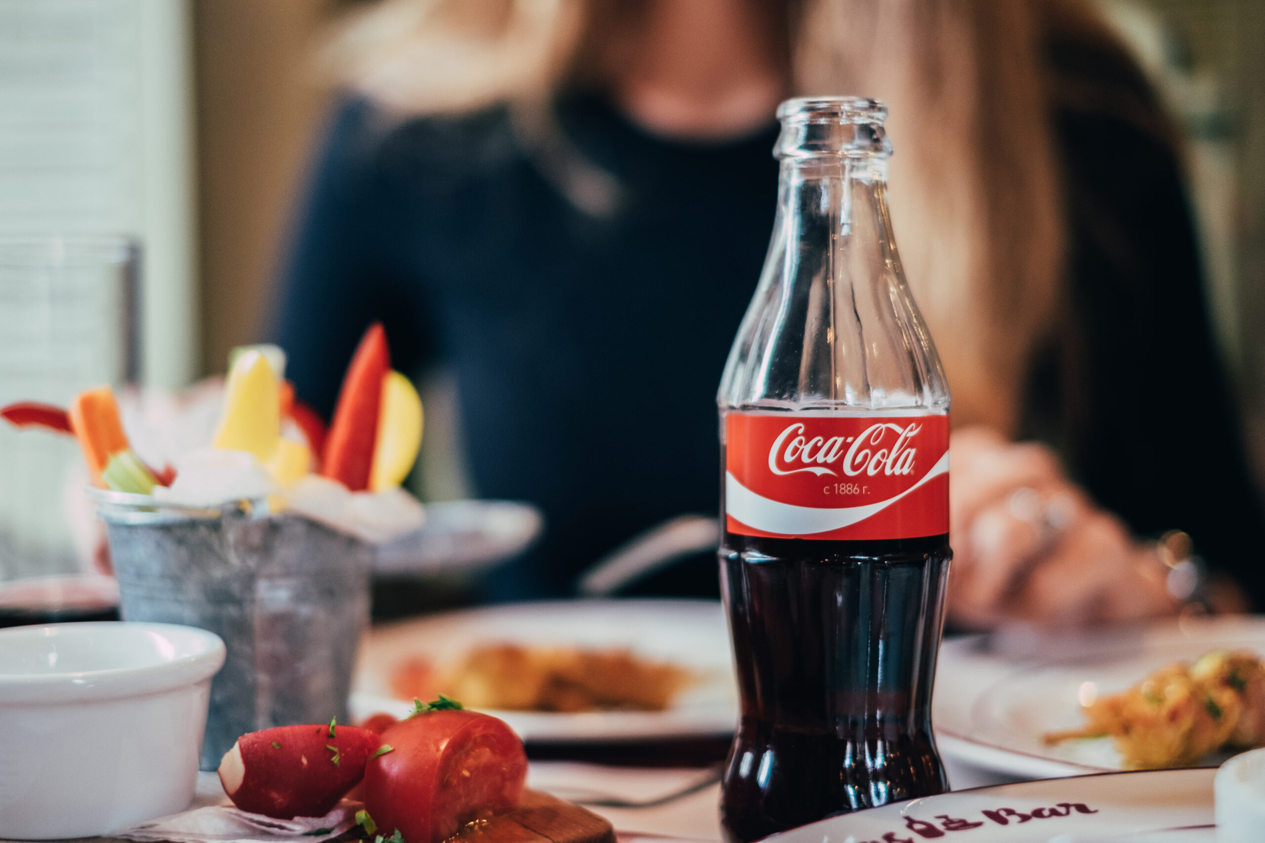 Você costuma beber Coca-Cola? Saiba quais são os efeitos dela no seu corpo