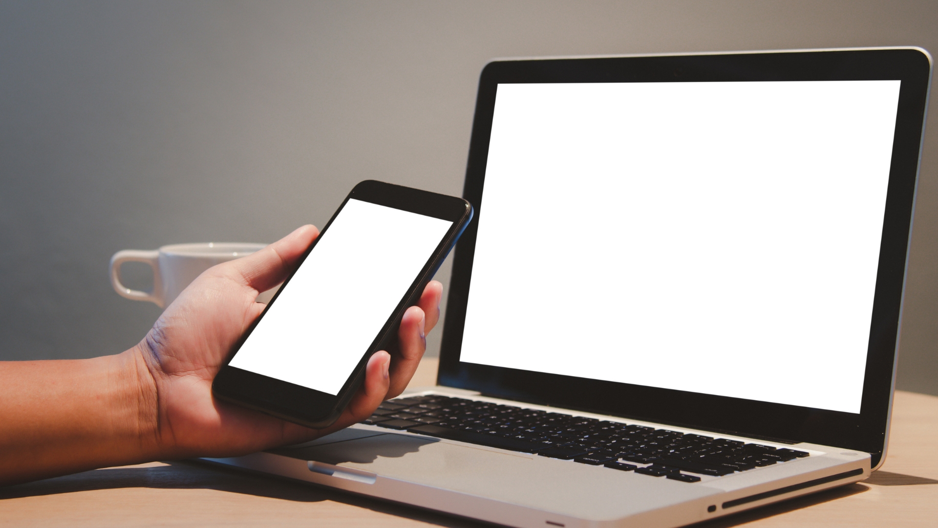 Maior tempo de exposição a telas de computadores e smartphones gera miopia, aponta estudo