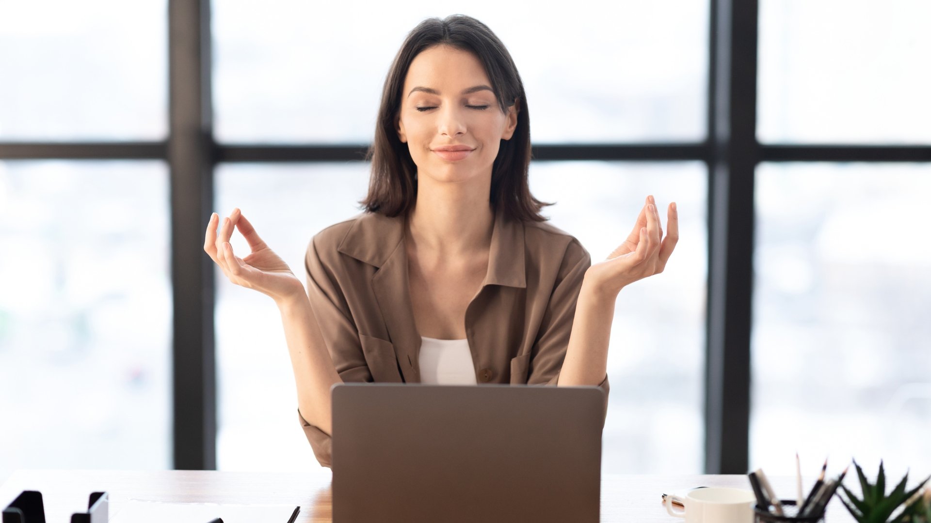 Ansiedade e estresse: meditar no trabalho é possível com 6 estratégias