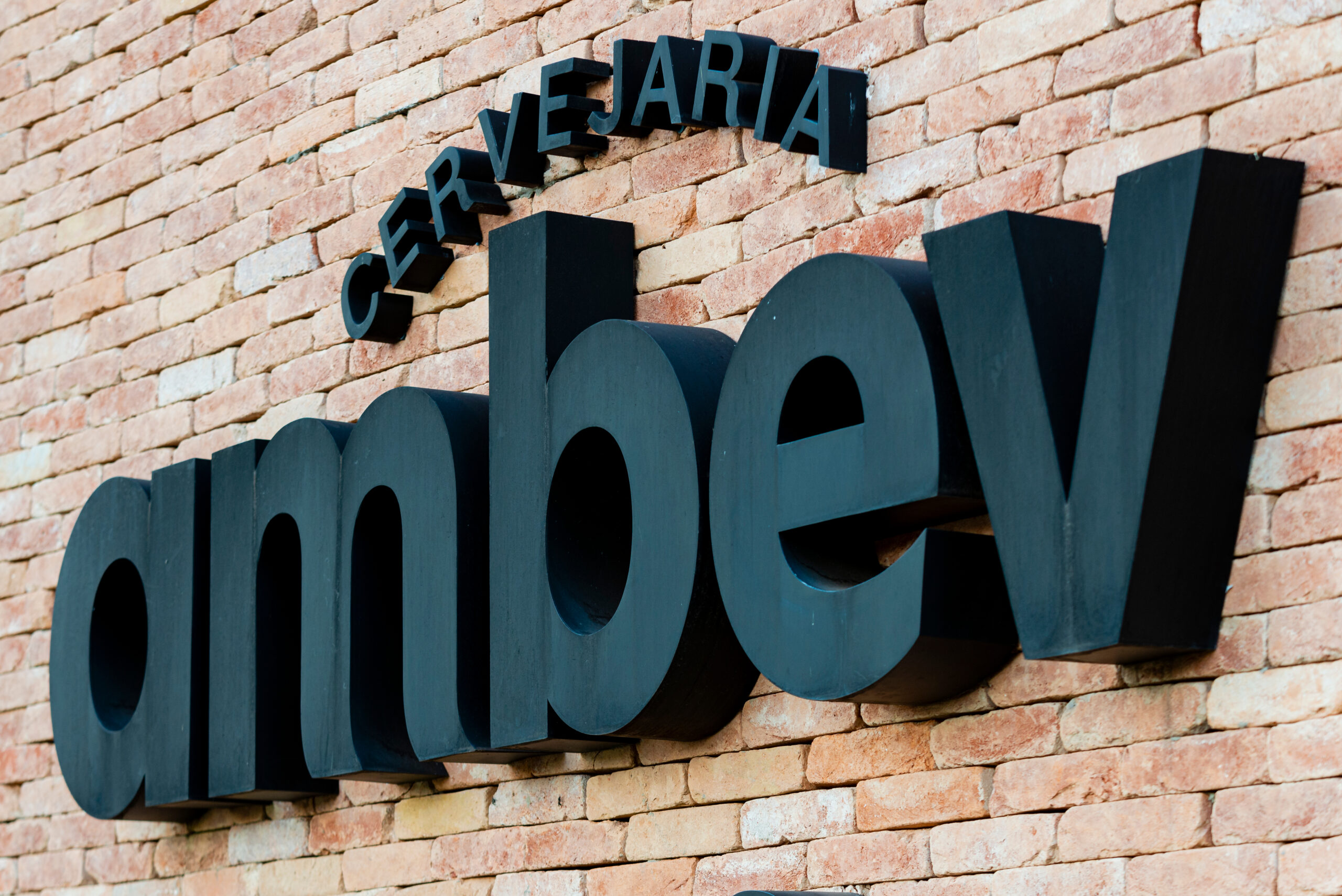 Ambev está com 70 oportunidades de trabalho em diversos setores