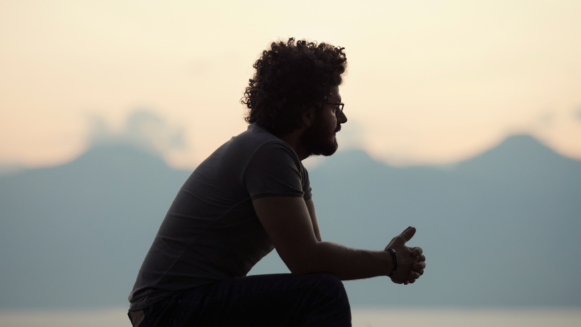3 dicas de como vencer a solidão e se sentir mais feliz