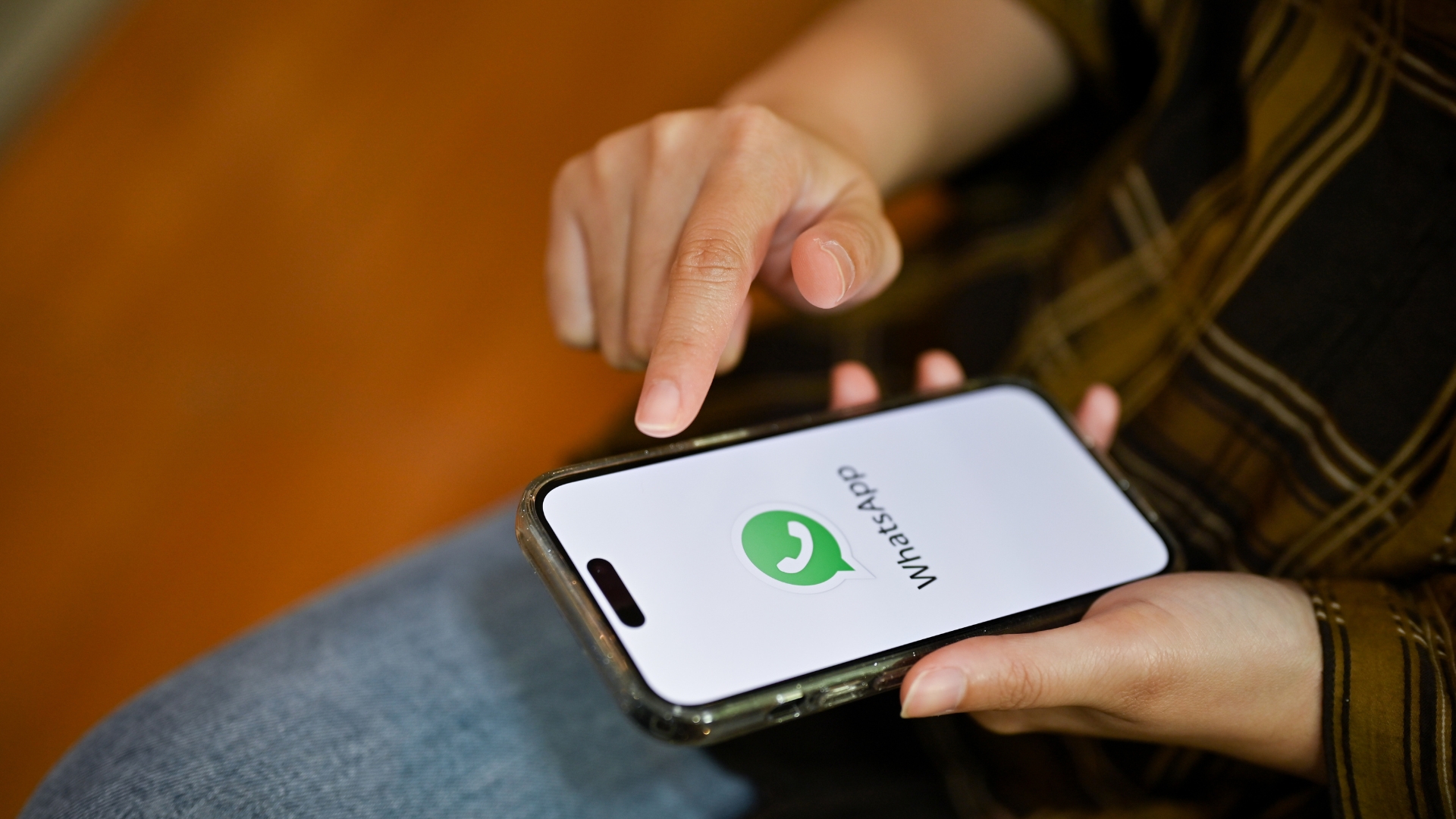 Learn how to recover a deleted conversation on WhatsApp