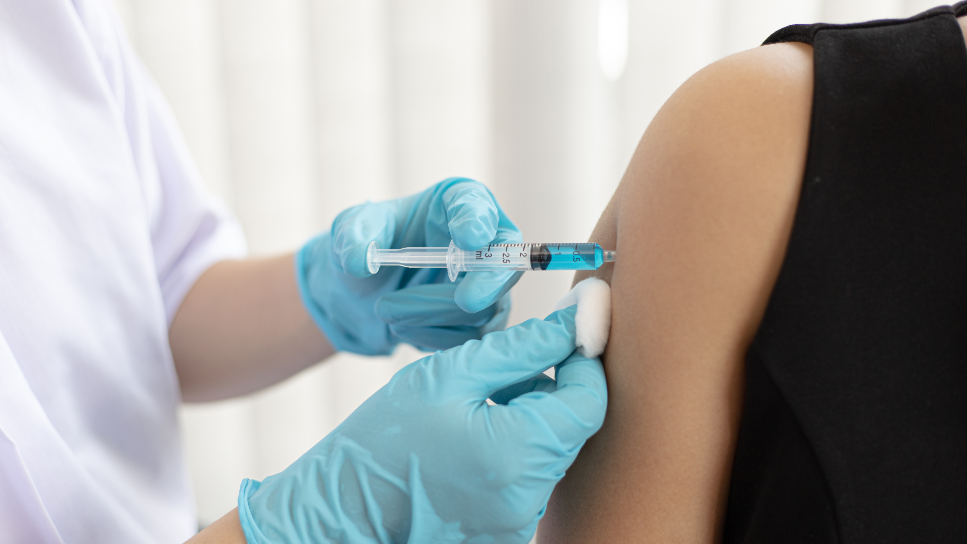 Vacina bivalente contra Covid-19 é aplicada no Brasil: quem pode e deve tomar?