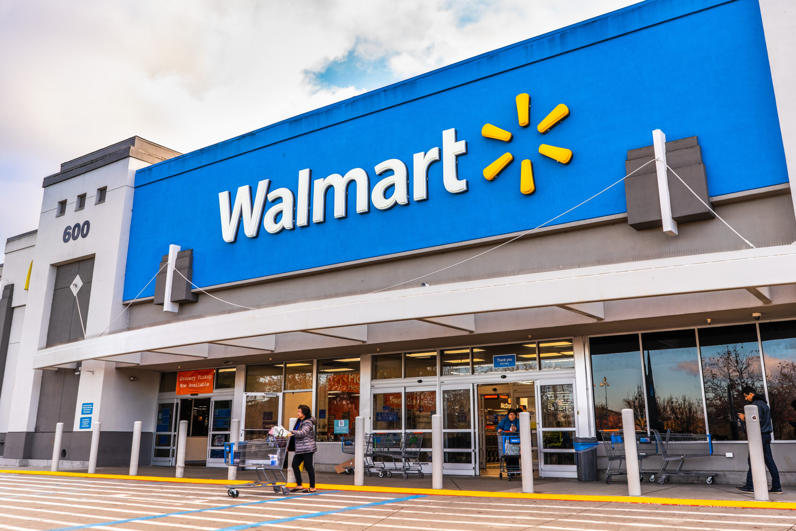 Walmart: cliente insatisfeito surta e decide quebrar tudo na loja
