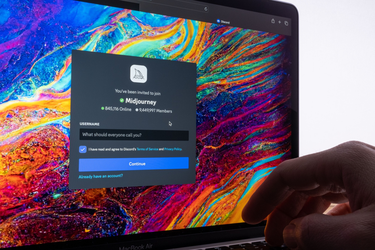 Midjourney tem versão suspensa após deepfakes do Papa