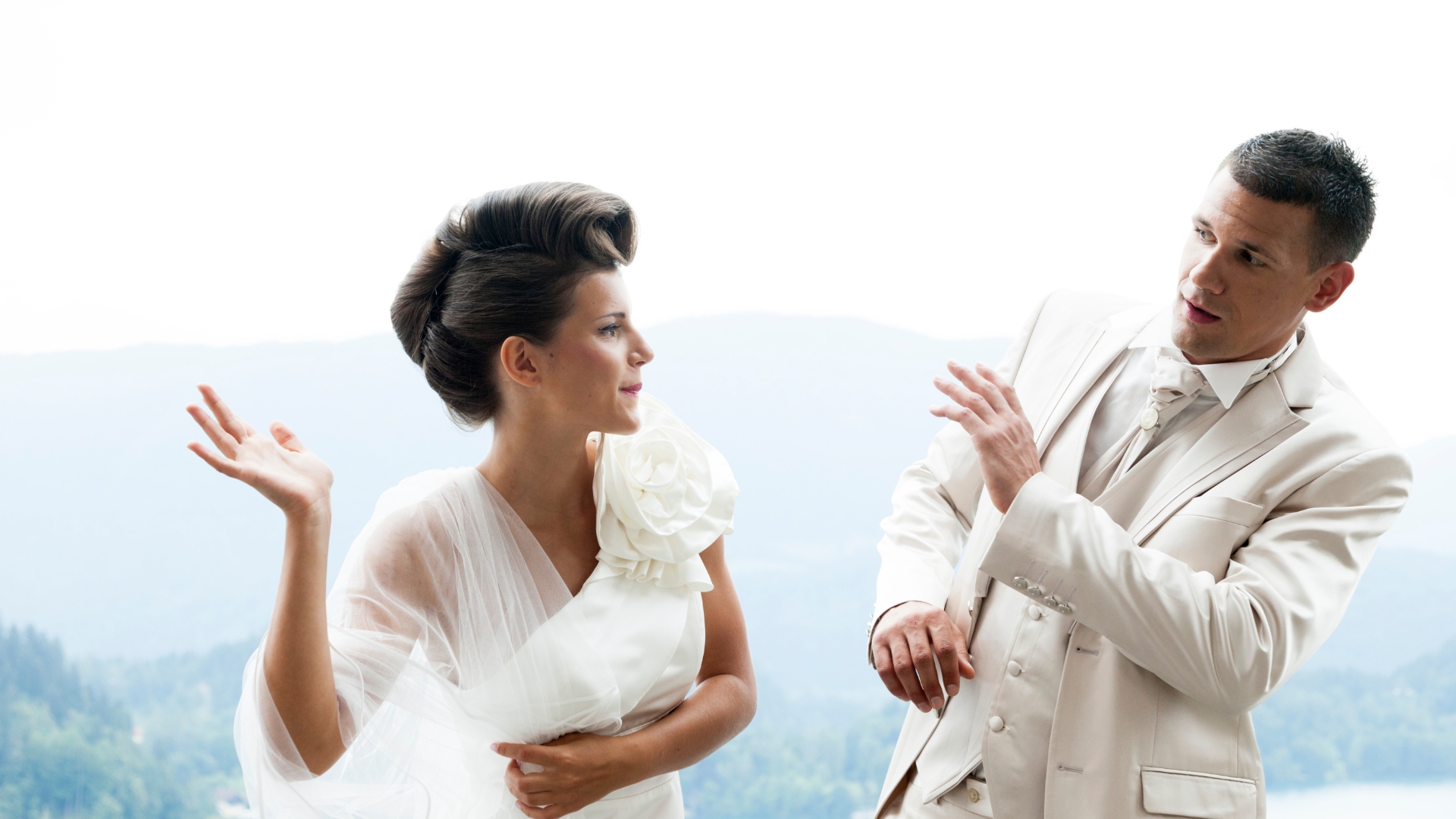 Casamento é cancelado após a noiva flagrar seu futuro marido sendo amamentado pela mãe no banheiro
