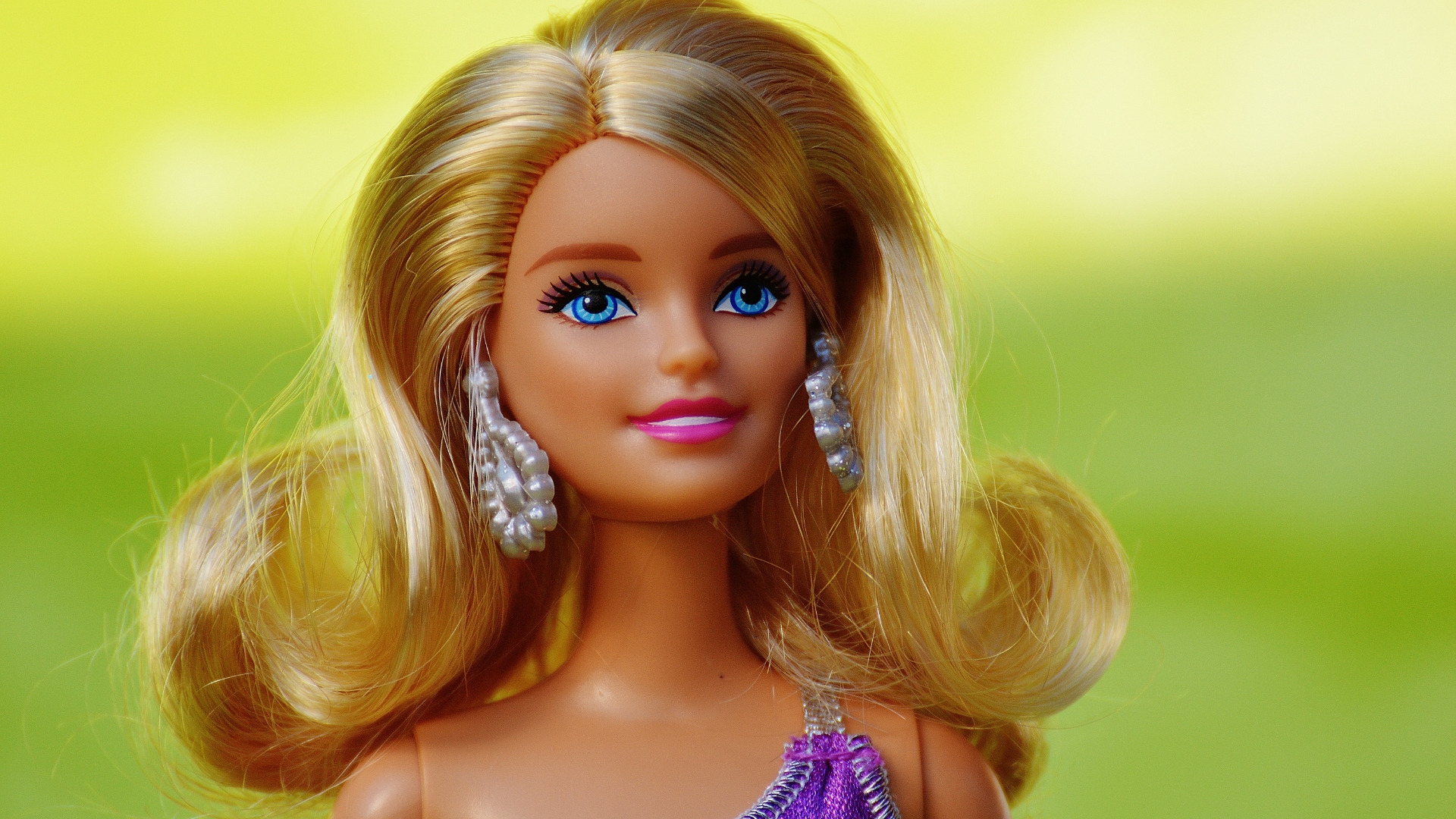 Você já imaginou como seria a boneca Barbie com 63 anos?