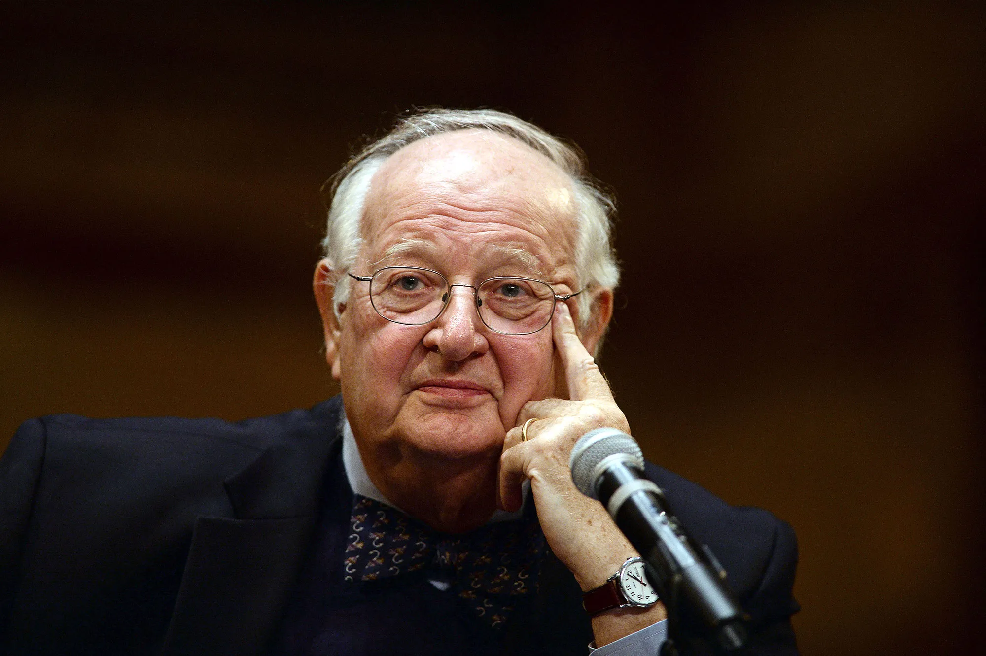A relação complexa entre dinheiro e felicidade segundo o vencedor do Nobel da Economia