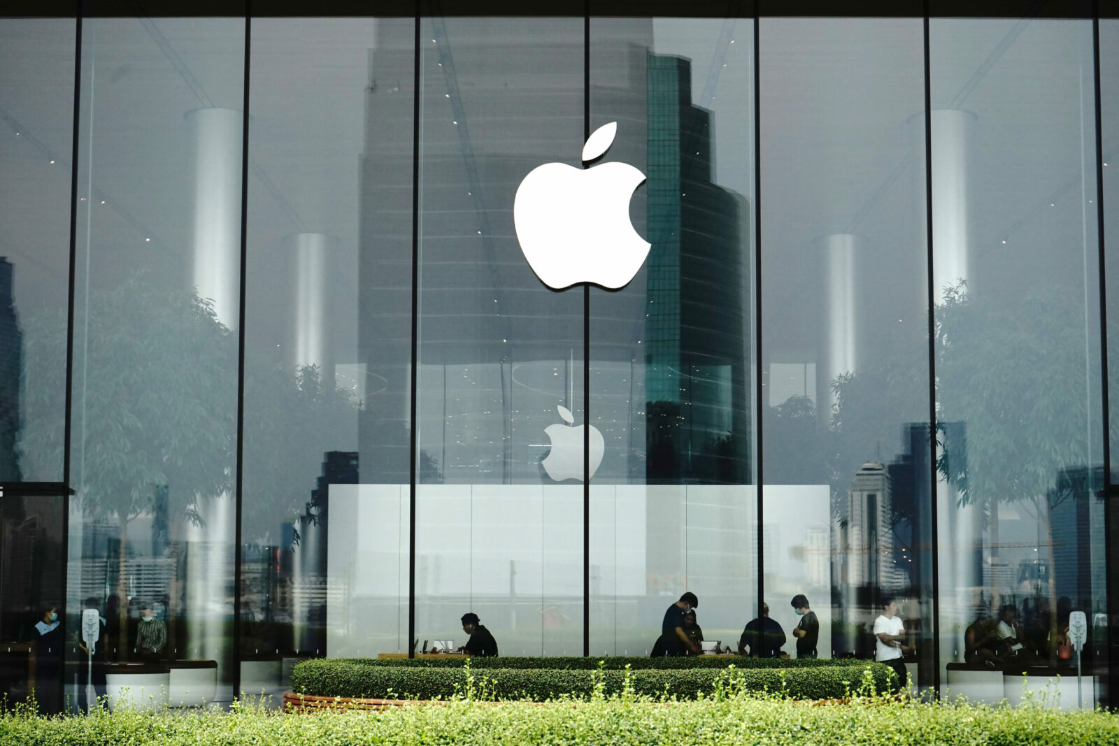 Nada de trincar a tela! iPhone dobrável será lançado e vai fechar em casos de queda
